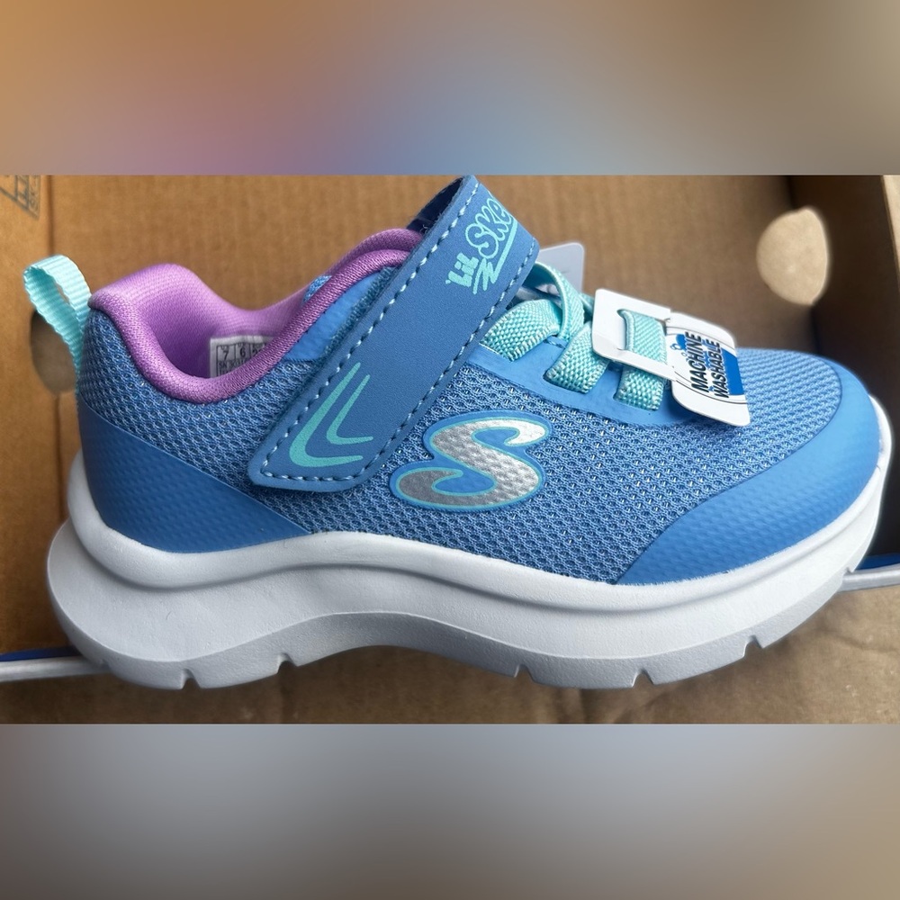 NWT SKECHERS Toddler Girls Aqua and Lavender Sneakers Glittery Size 7 Shoes